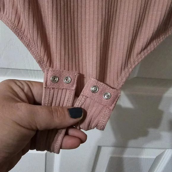 NWT Elodie Blush Pink Ribbed Bodysuit, Low V-Neckline, Lightweight, Size XL. - Picture 8 of 12